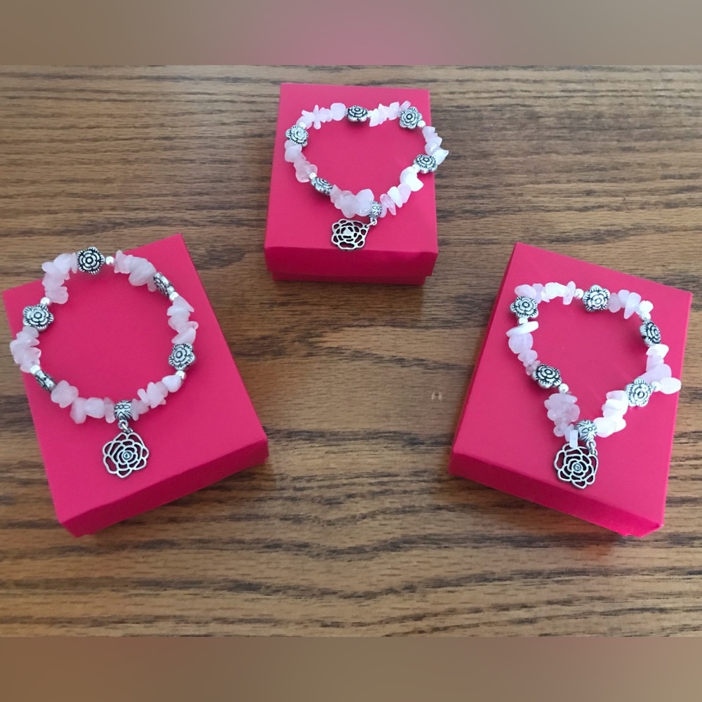 🌸 Avon Stretch Flower Bracelet 🌸